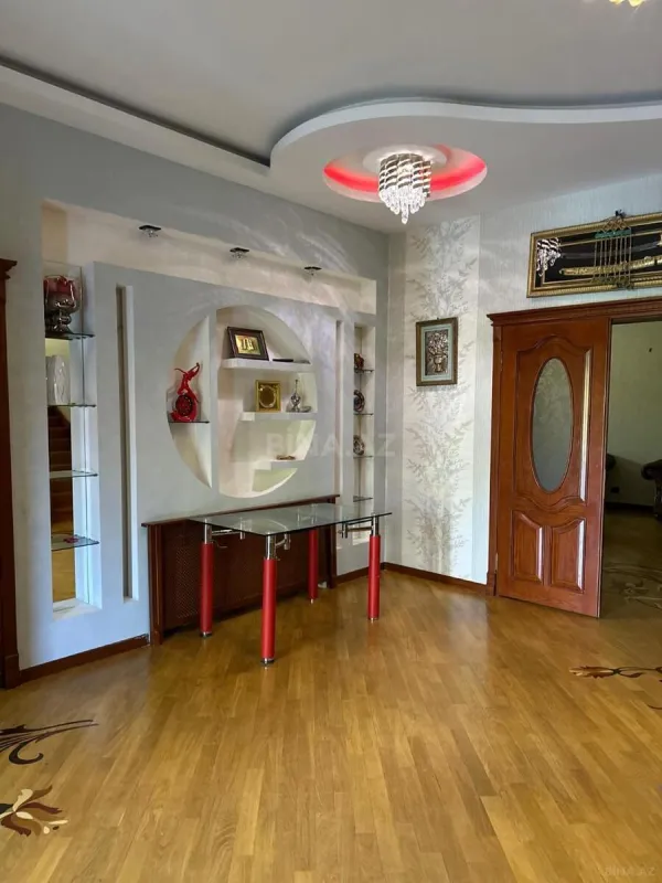 Kirayə verilir 6 otaqlı həyət evi 400 m²