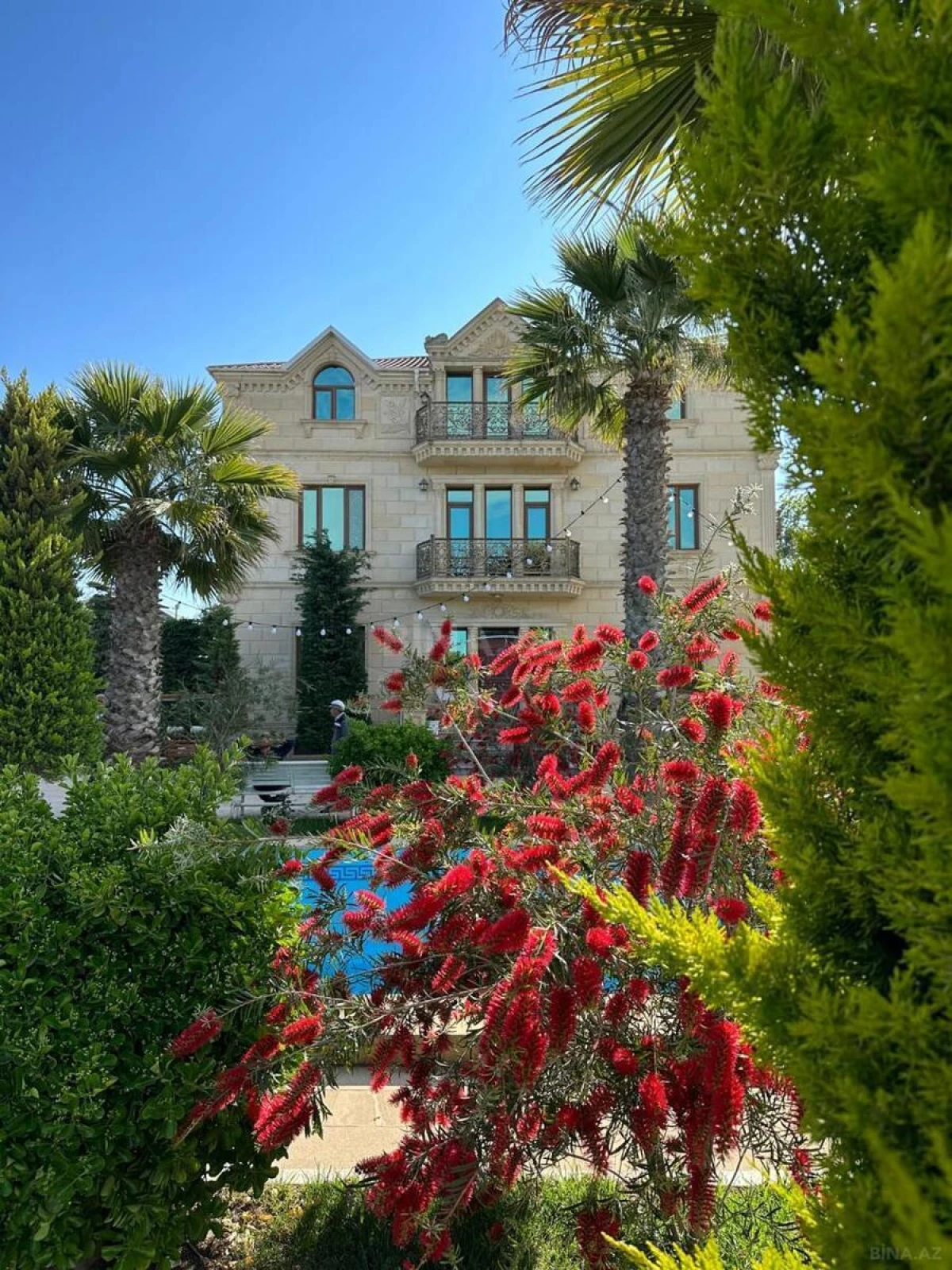 Kirayə verilir 6 otaqlı həyət evi 400 m²