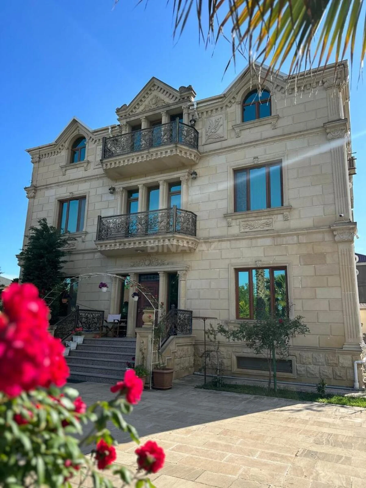 Kirayə verilir 6 otaqlı həyət evi 400 m²