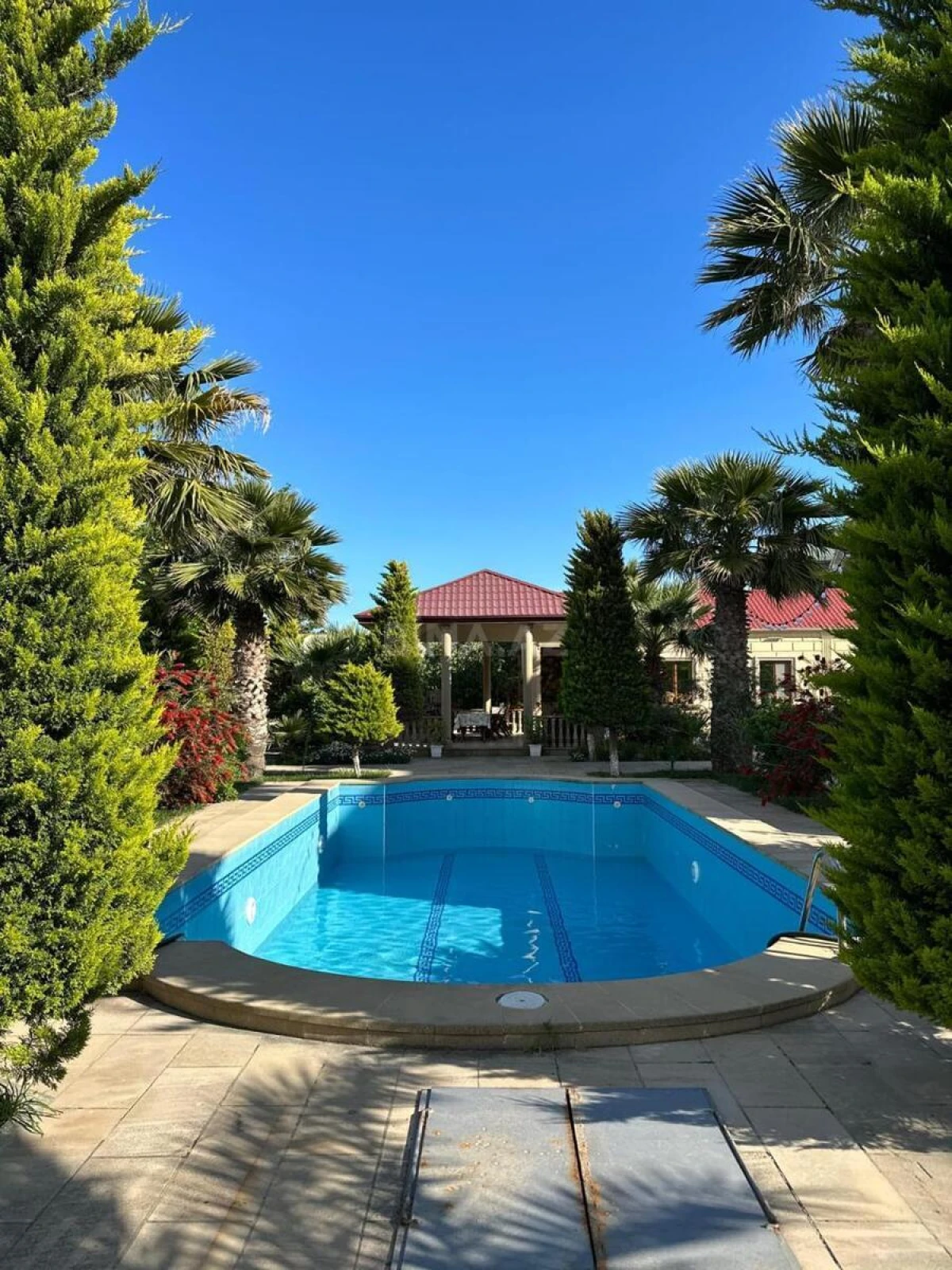 Kirayə verilir 6 otaqlı həyət evi 400 m²