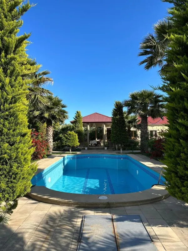 Kirayə verilir 6 otaqlı həyət evi 400 m²