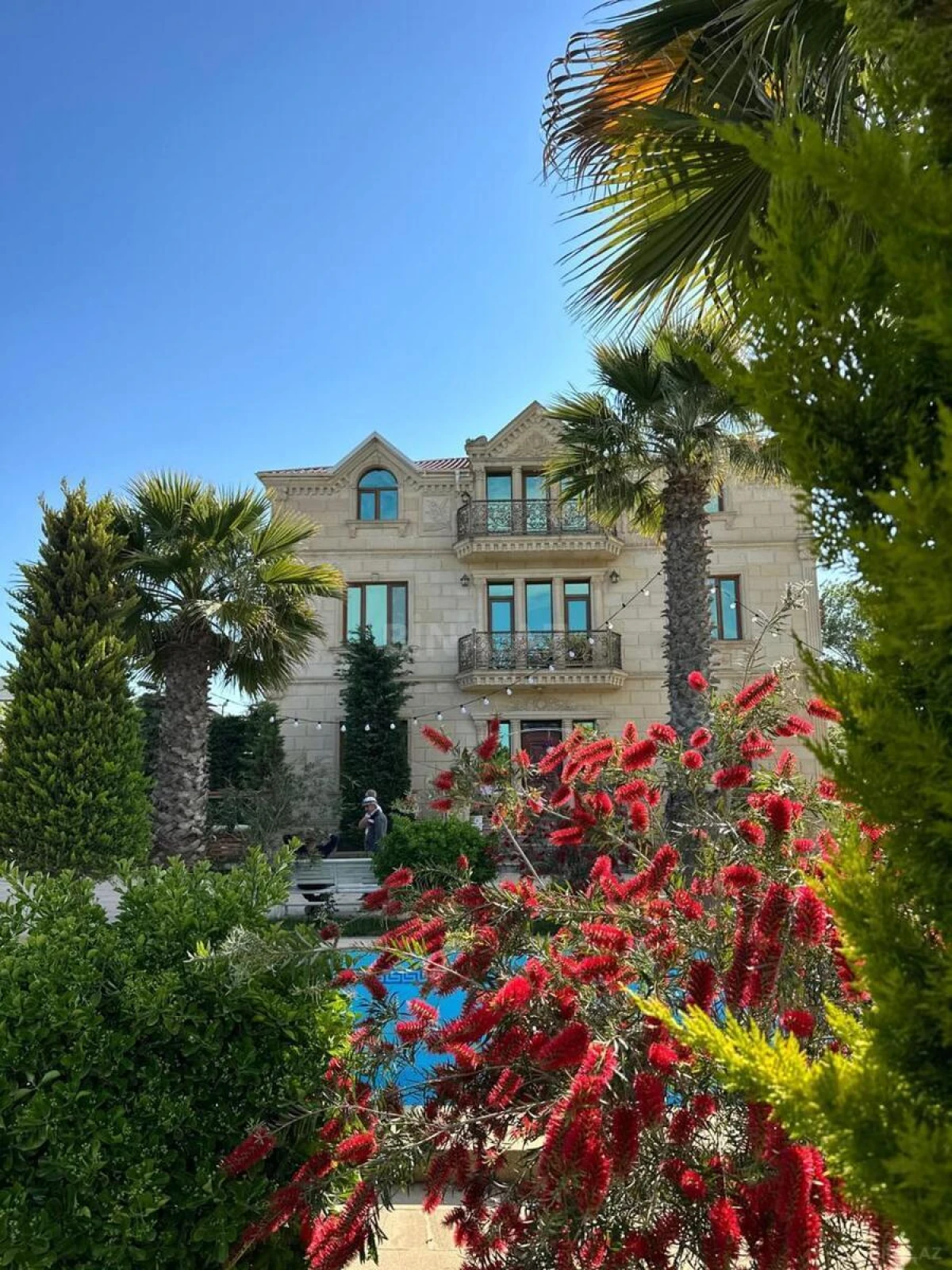 Kirayə verilir 6 otaqlı həyət evi 400 m²