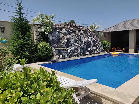 Kirayə verilir 5 otaqlı həyət evi 400 m²