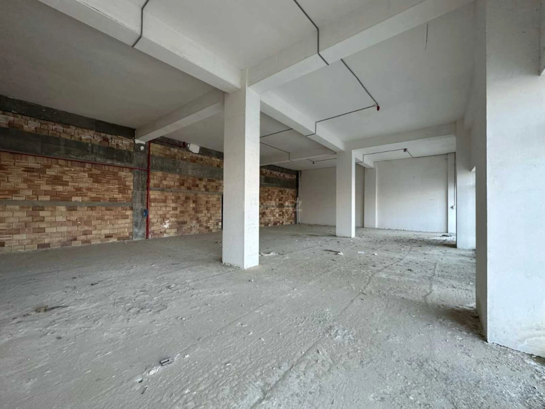 Satılır obyekt 280 m²