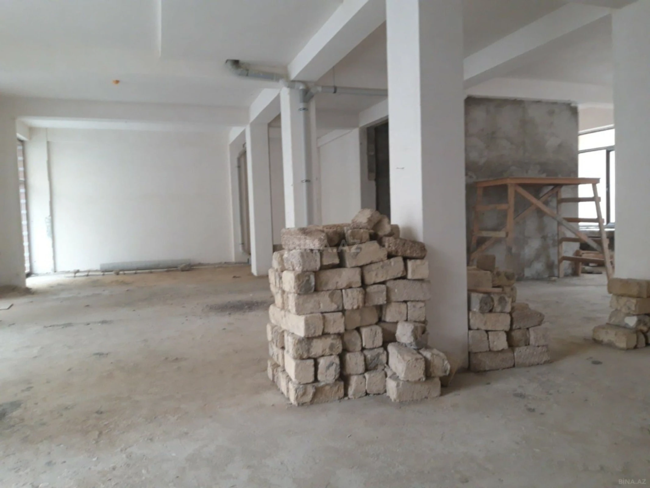 Satılır obyekt 280 m²