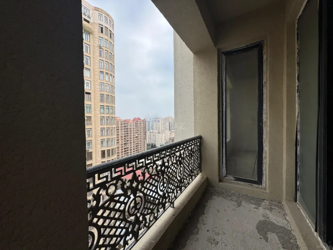 Satılır 3 otaqlı mənzil 121 m²