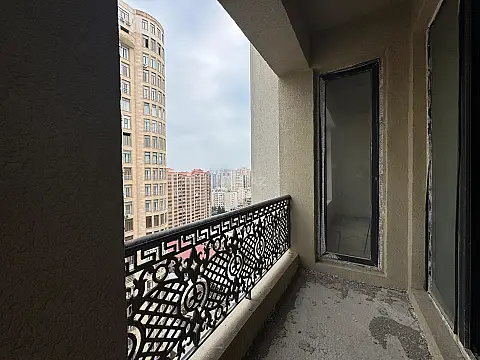 Satılır 3 otaqlı mənzil 121 m²