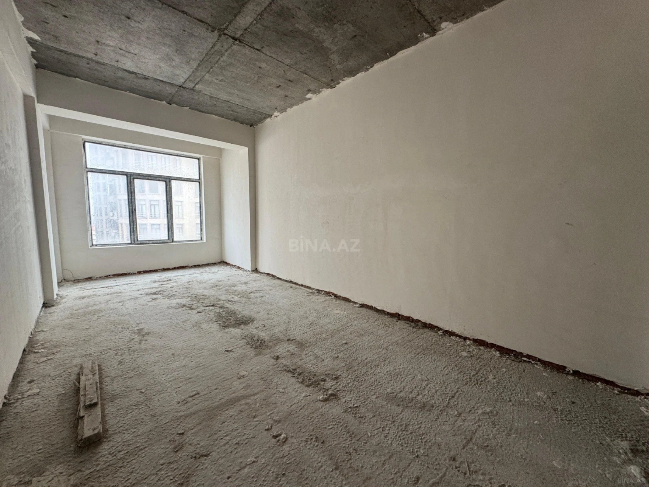 Satılır 3 otaqlı mənzil 121 m²