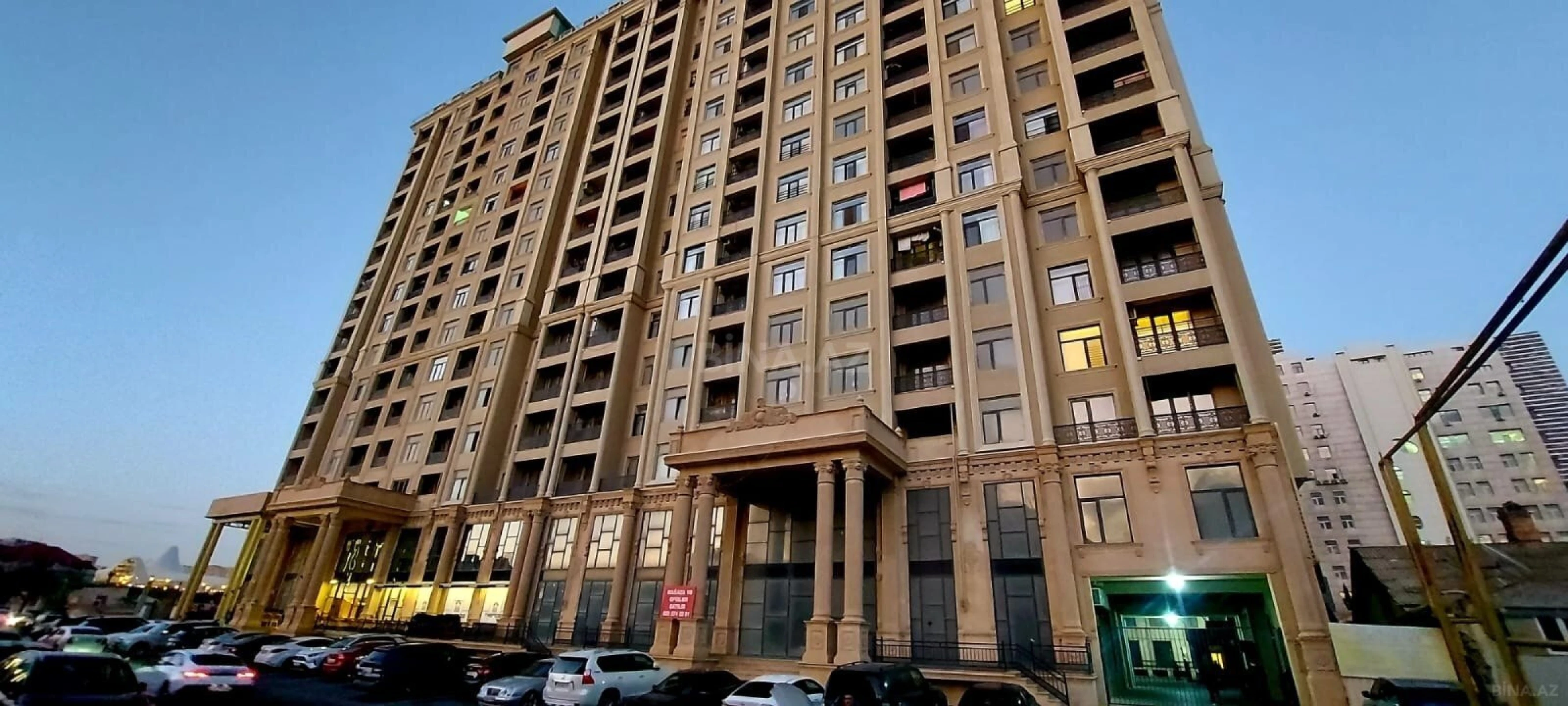 Satılır 3 otaqlı mənzil 121 m²