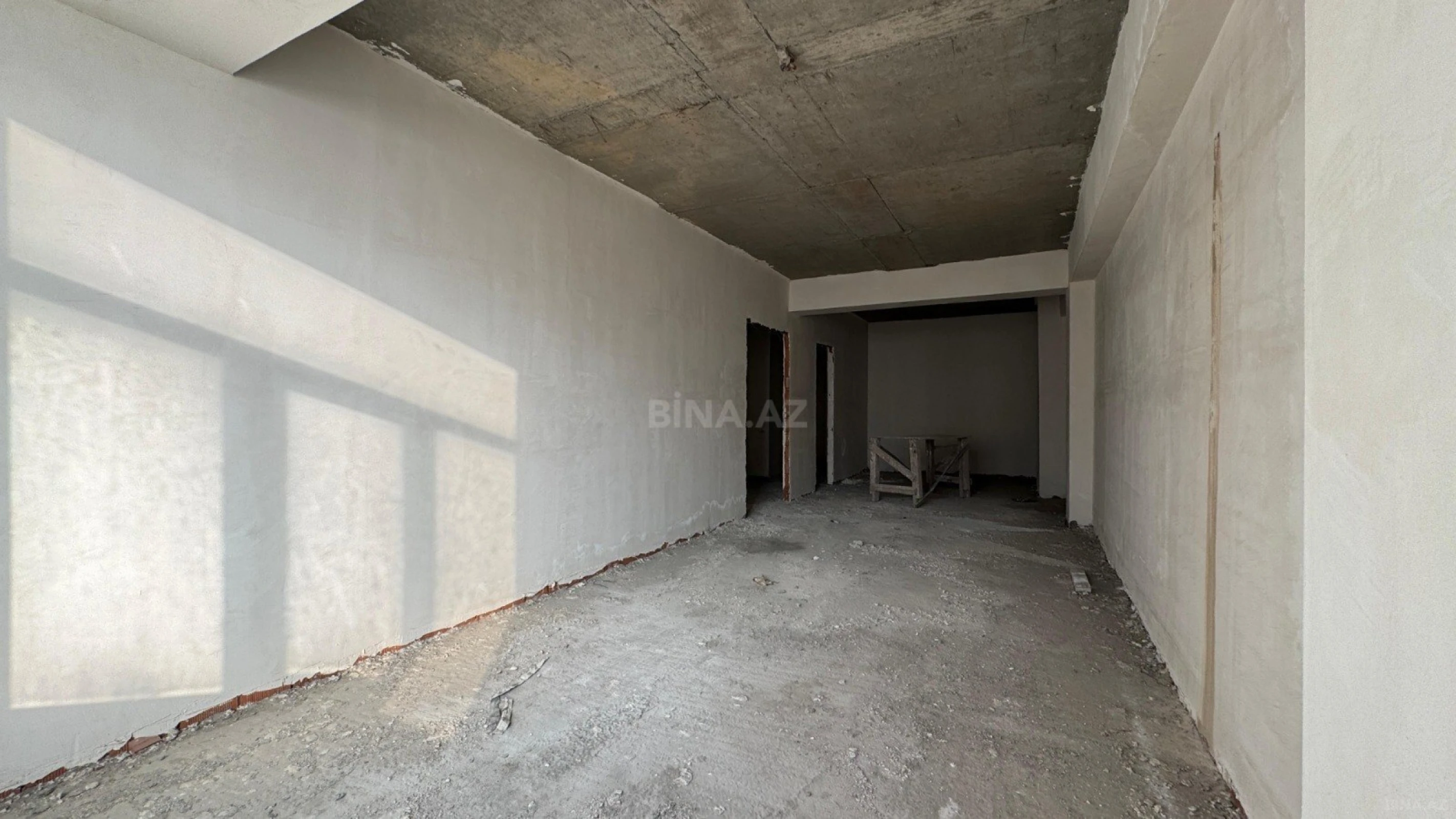 Satılır 4 otaqlı mənzil 171 m²