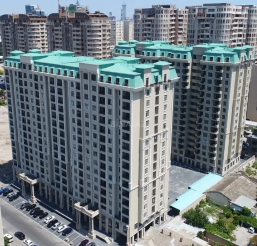 Satılır 4 otaqlı mənzil 171 m²