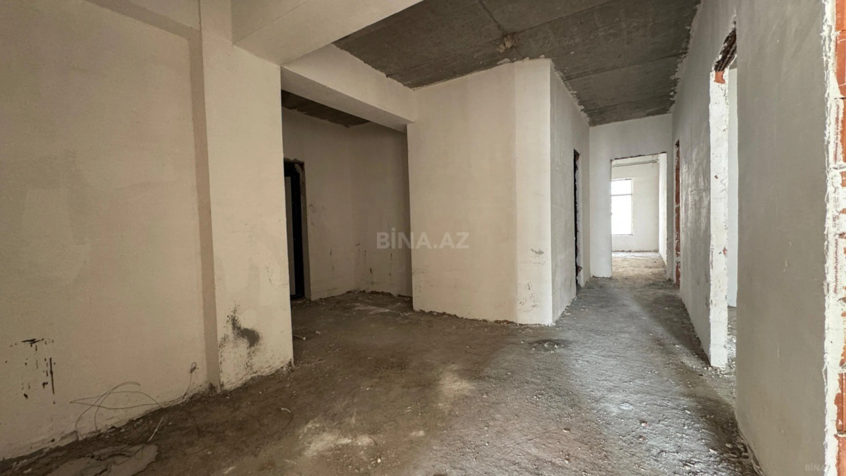 Satılır 4 otaqlı mənzil 171 m²