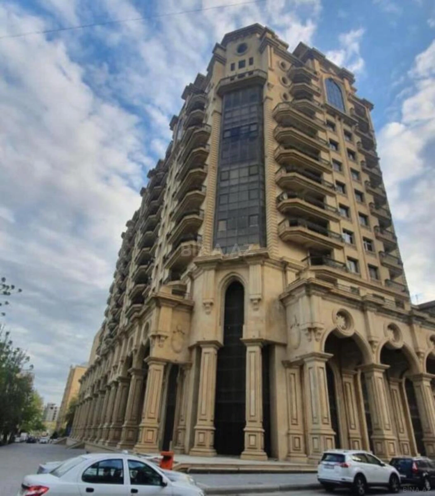 Satılır 4 otaqlı mənzil 230 m²