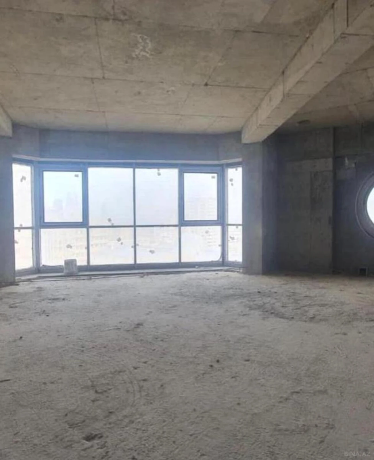 Satılır 4 otaqlı mənzil 230 m²