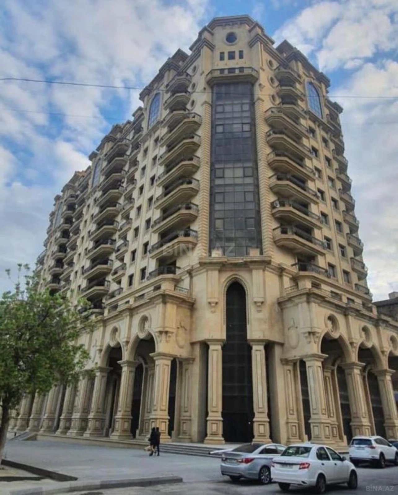 Satılır 4 otaqlı mənzil 230 m²