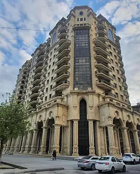 Satılır 4 otaqlı mənzil 230 m²