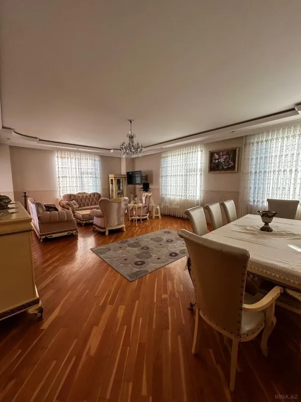 Kirayə verilir 4 otaqlı mənzil 160 m²