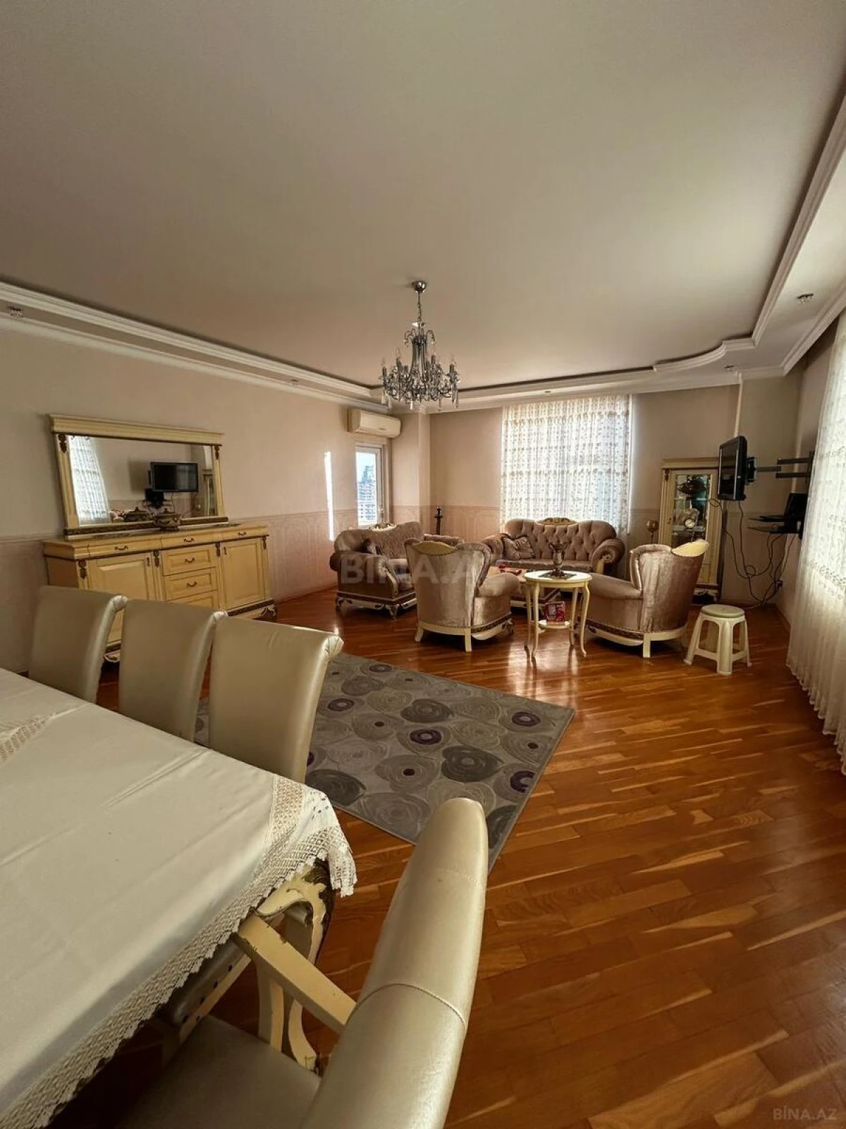 Kirayə verilir 4 otaqlı mənzil 160 m²