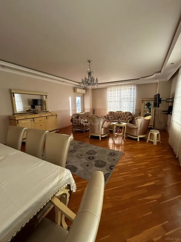 Kirayə verilir 4 otaqlı mənzil 160 m²
