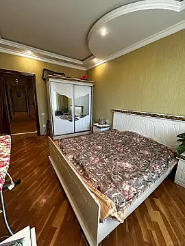 Kirayə verilir 4 otaqlı mənzil 160 m²