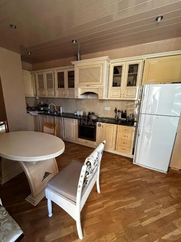 Kirayə verilir 4 otaqlı mənzil 160 m²