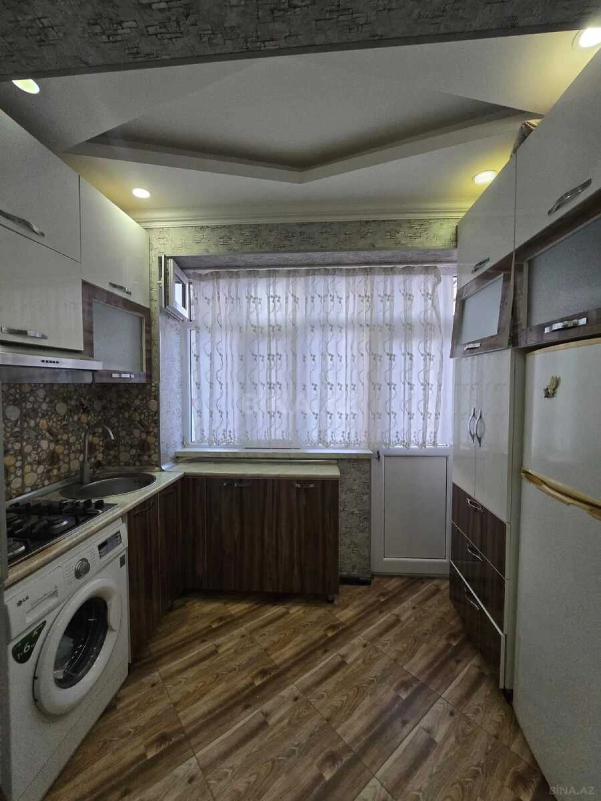 Kirayə verilir 2 otaqlı mənzil 65 m²