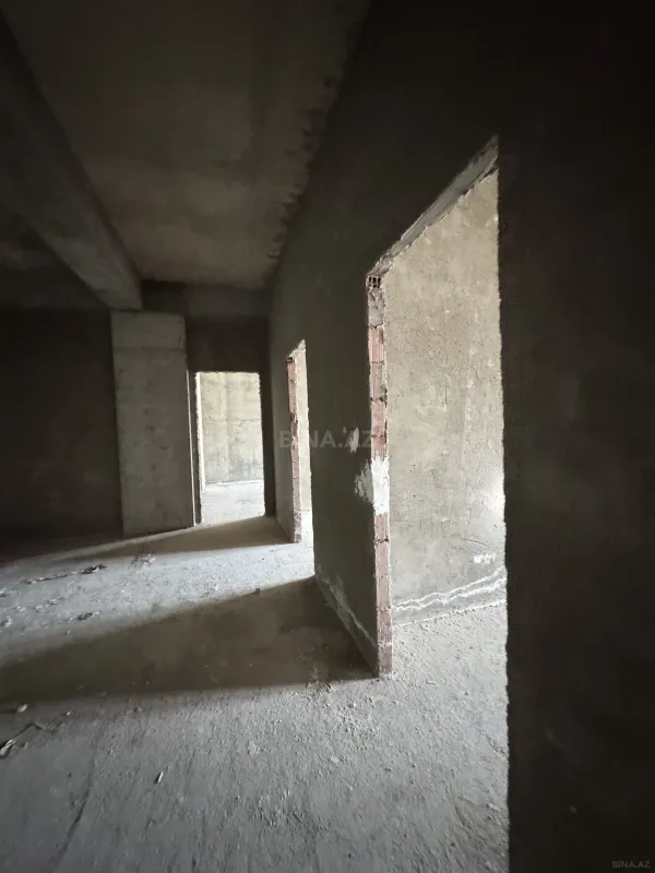 Satılır 3 otaqlı mənzil 184 m²