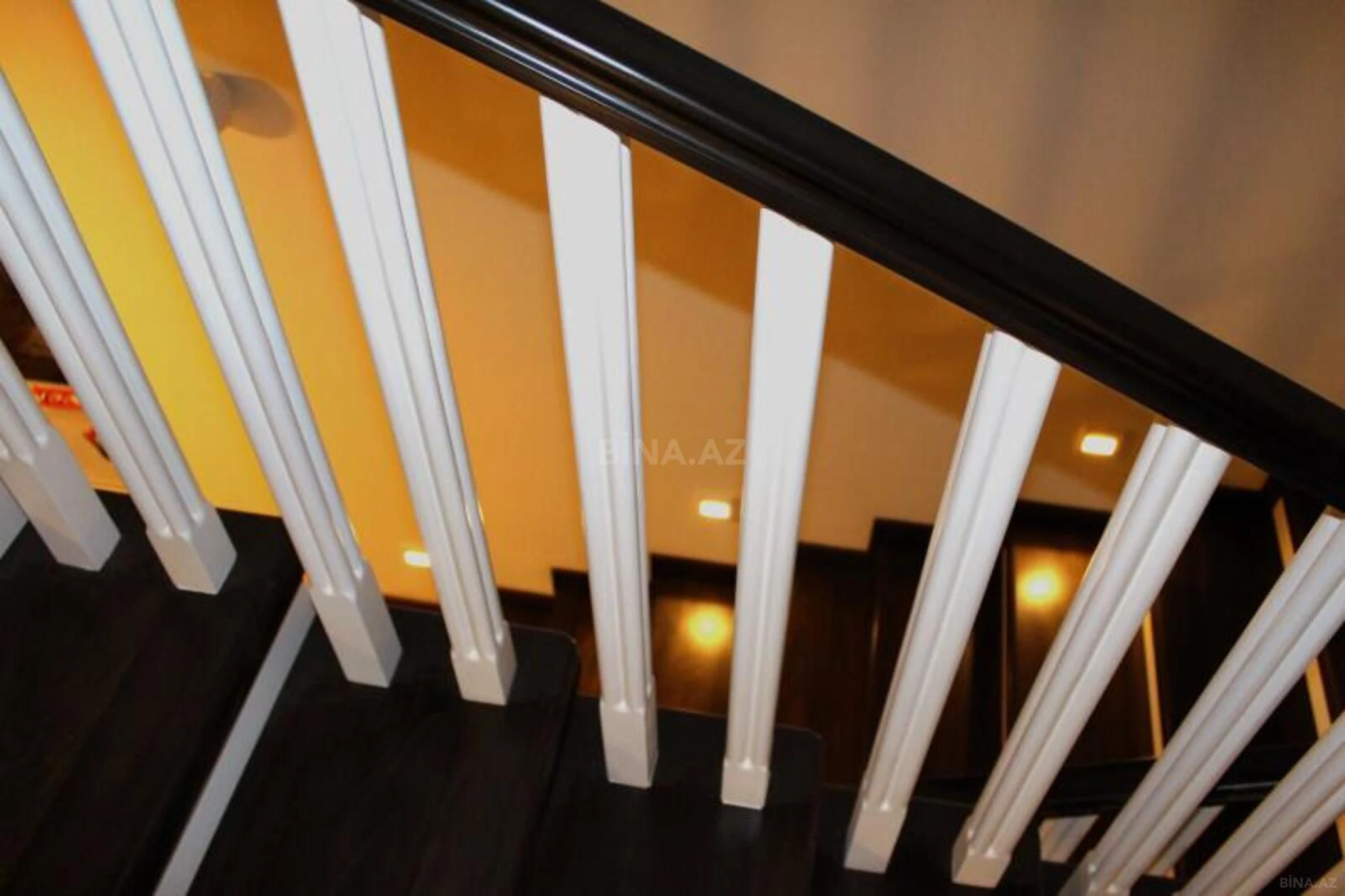 Kirayə verilir 6 otaqlı həyət evi 400 m²