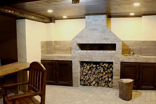 Kirayə verilir 6 otaqlı həyət evi 400 m²