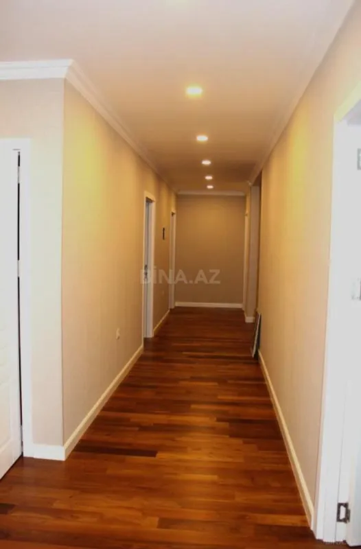 Kirayə verilir 6 otaqlı həyət evi 400 m²