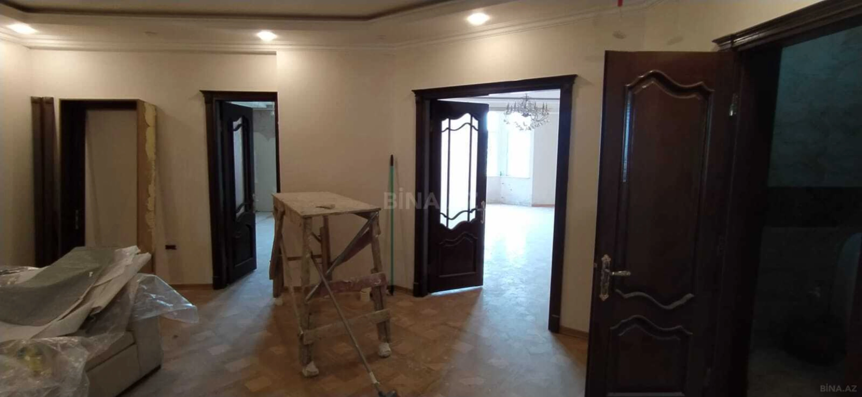 Satılır 3 otaqlı mənzil 155 m²