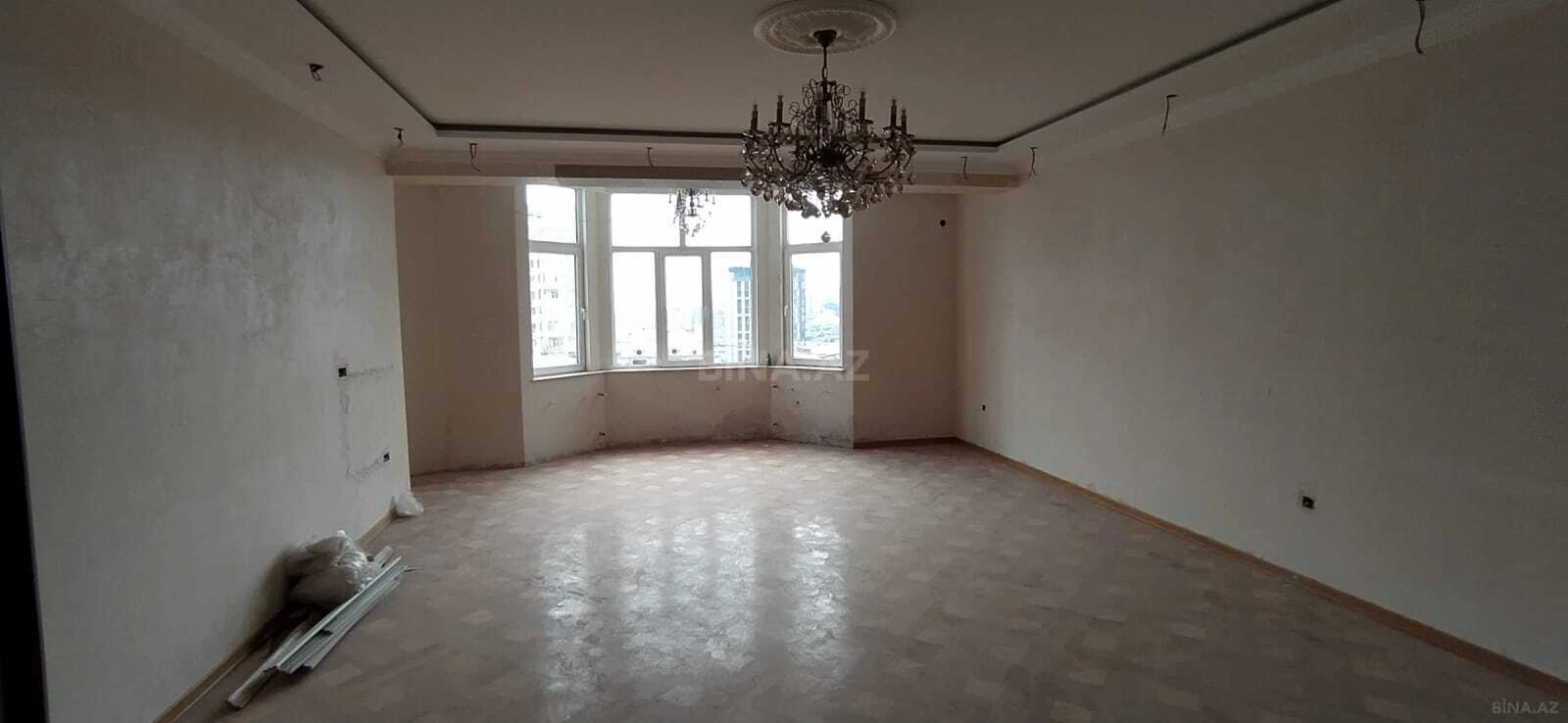 Satılır 3 otaqlı mənzil 155 m²