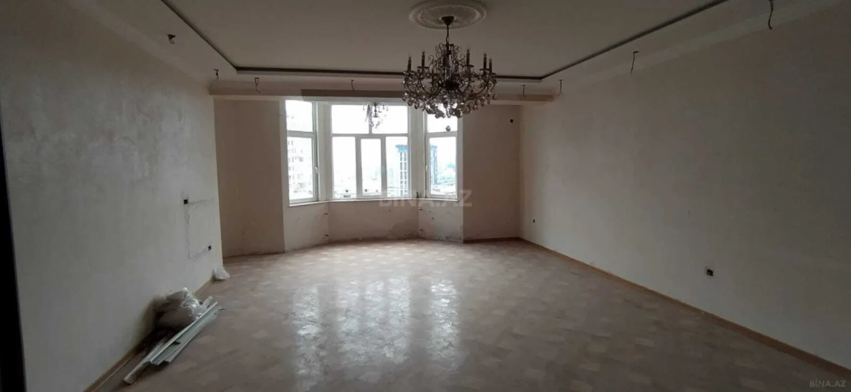 Satılır 3 otaqlı mənzil 155 m²
