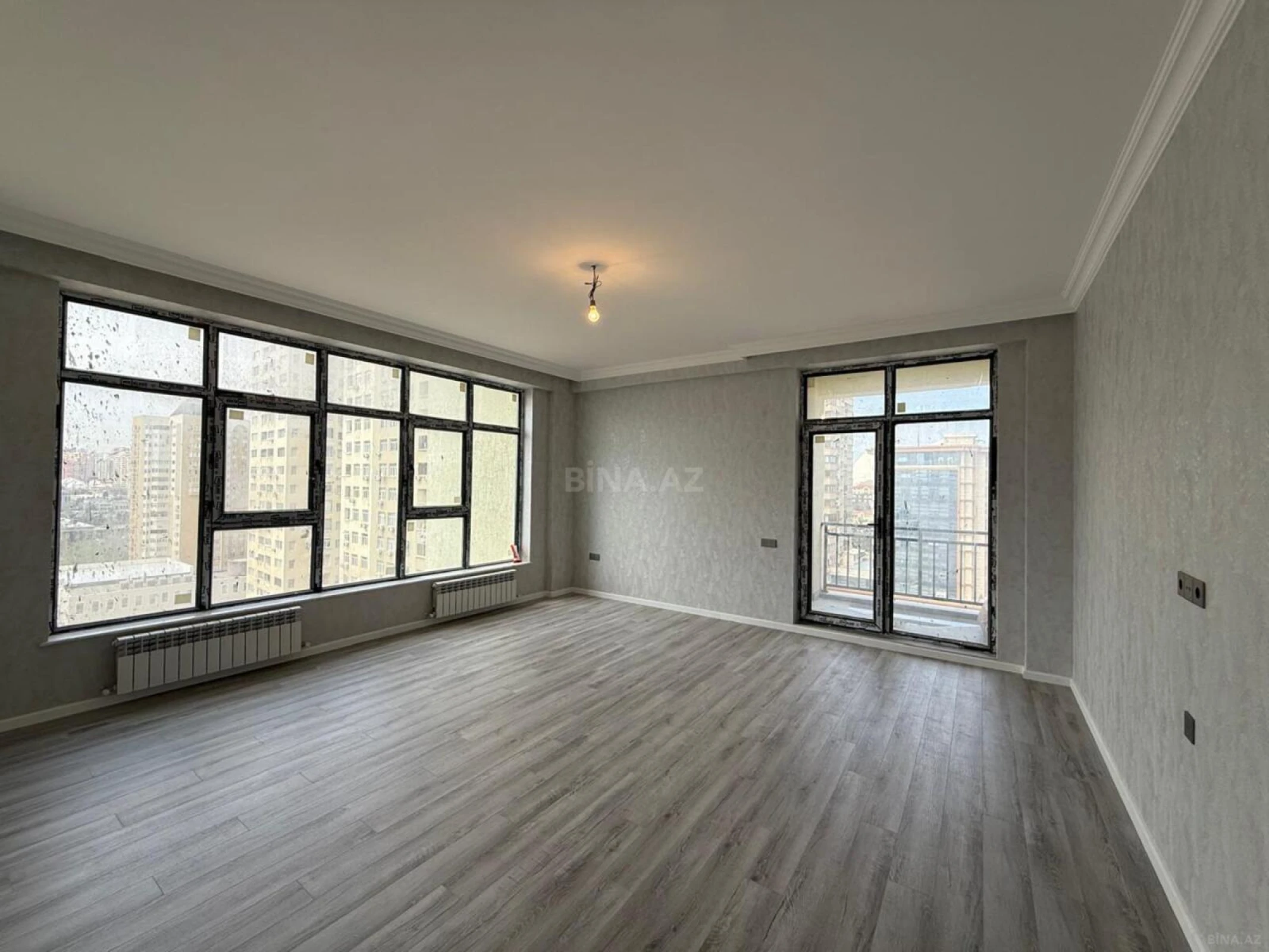 Satılır 3 otaqlı mənzil 130 m²
