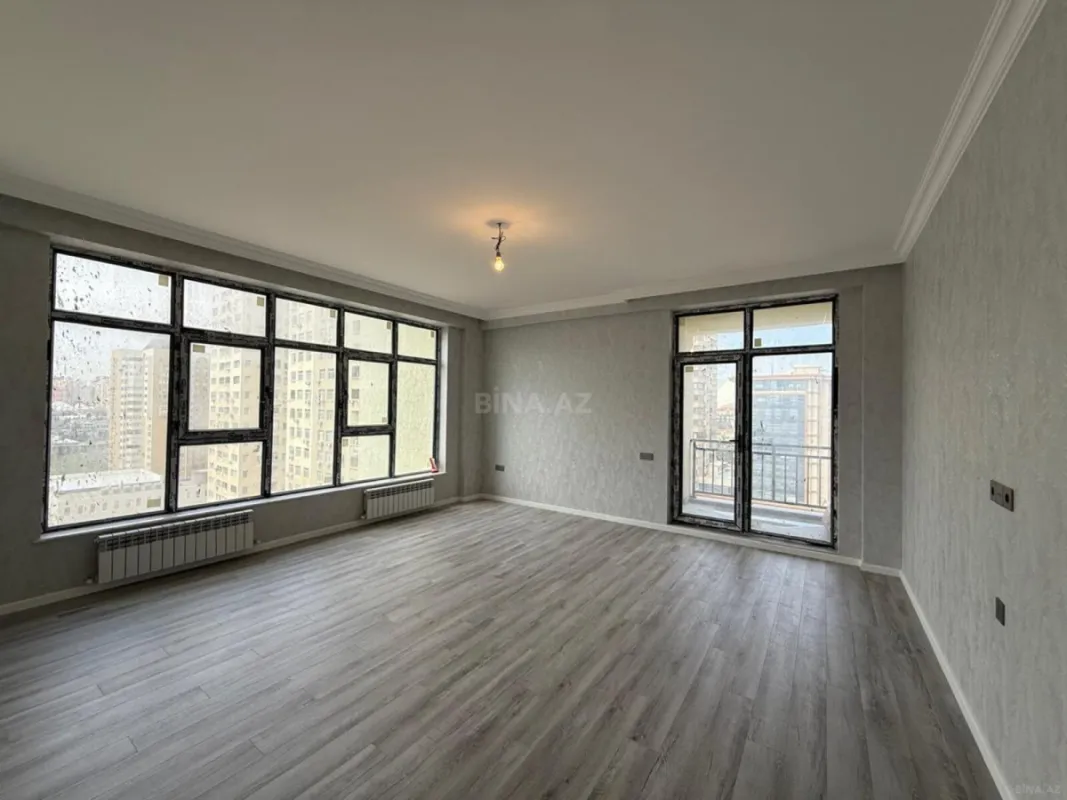 Satılır 3 otaqlı mənzil 130 m²