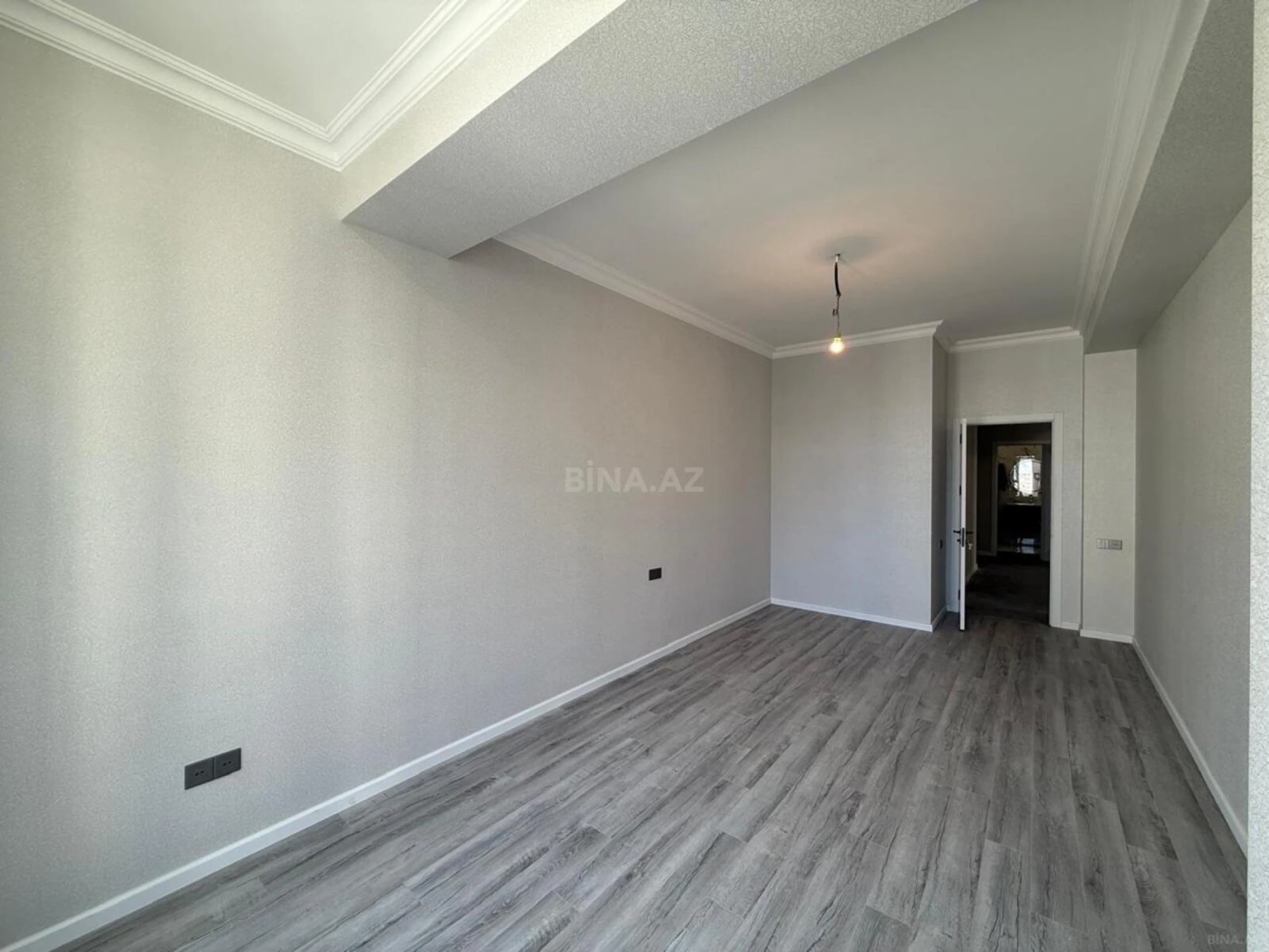 Satılır 3 otaqlı mənzil 130 m²