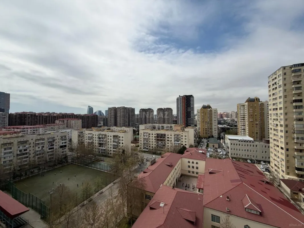 Satılır 3 otaqlı mənzil 130 m²