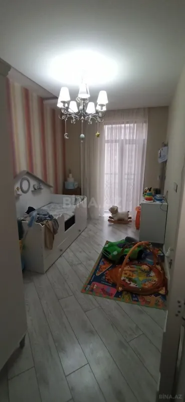 Satılır 4 otaqlı mənzil 165 m²