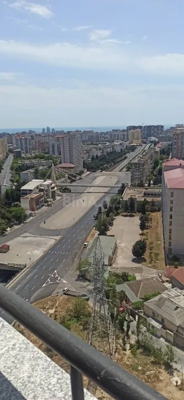 Satılır 4 otaqlı mənzil 165 m²