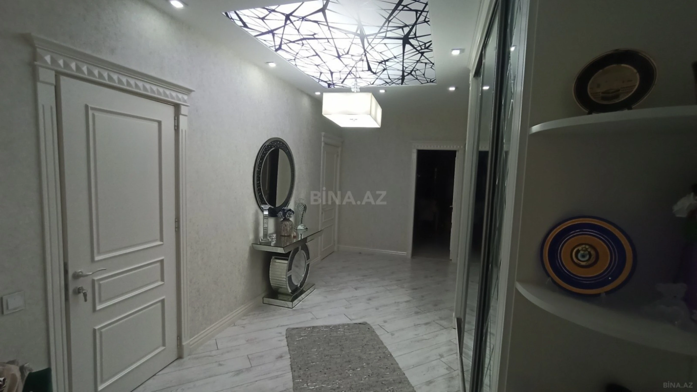 Satılır 4 otaqlı mənzil 165 m²
