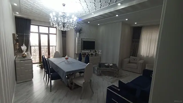 Satılır 4 otaqlı mənzil 165 m²