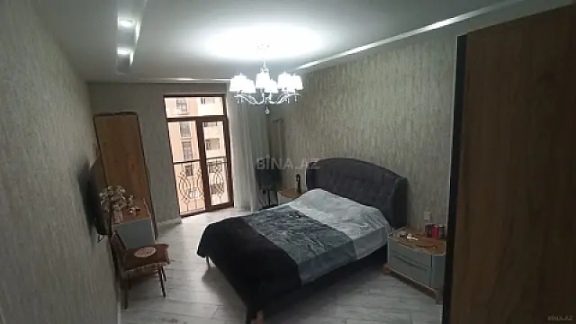 Satılır 4 otaqlı mənzil 165 m²