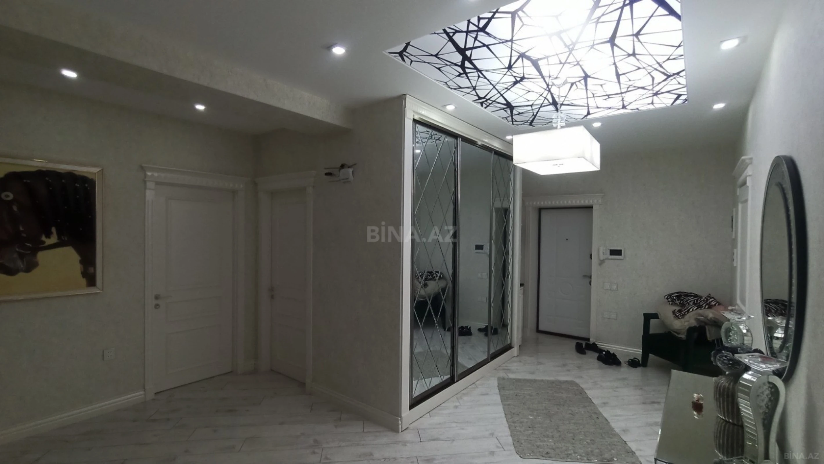 Satılır 4 otaqlı mənzil 165 m²