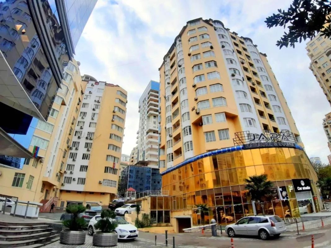Satılır 4 otaqlı mənzil 170 m²