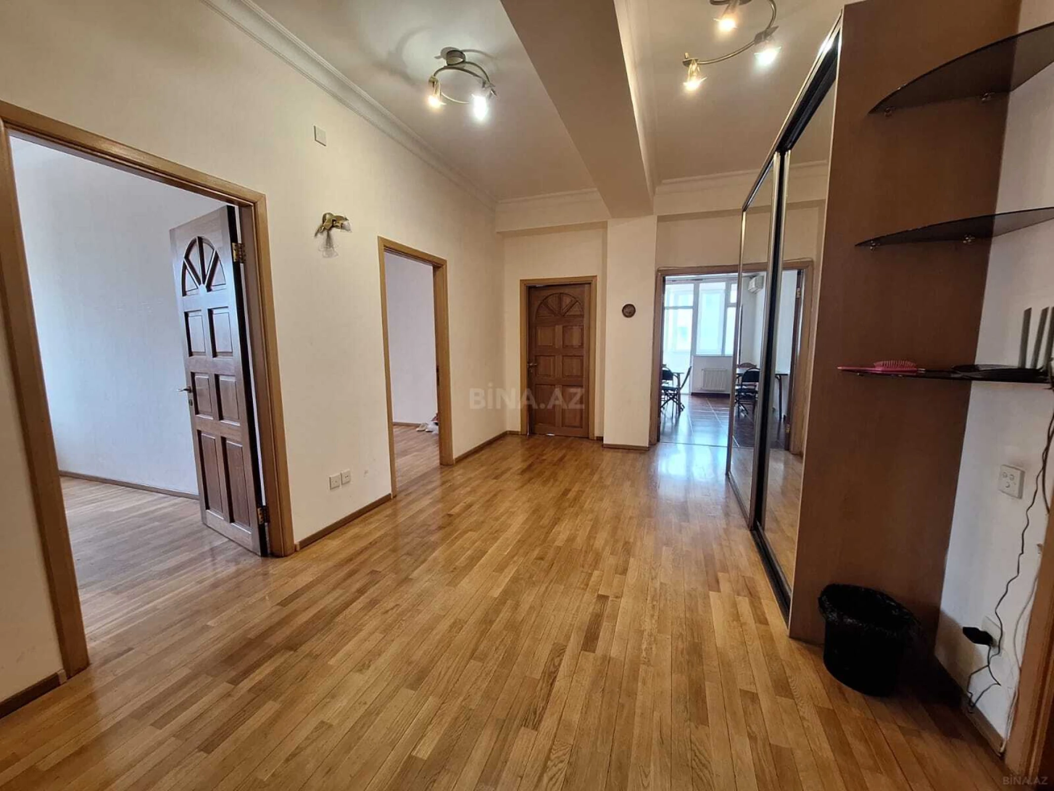 Satılır 4 otaqlı mənzil 170 m²