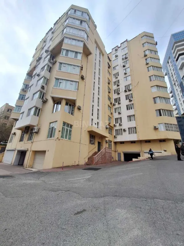 Satılır 4 otaqlı mənzil 170 m²