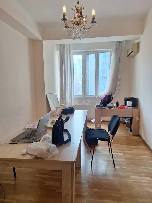 Satılır 4 otaqlı mənzil 170 m²