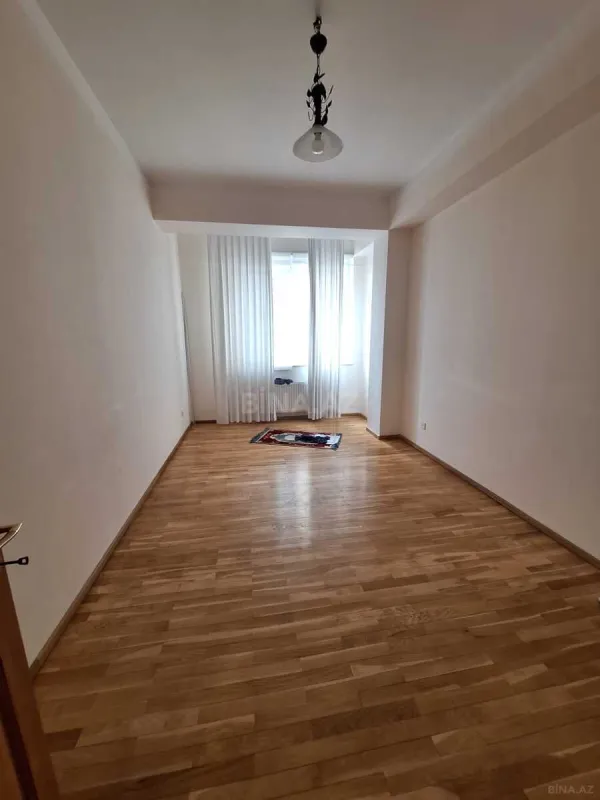 Satılır 4 otaqlı mənzil 170 m²