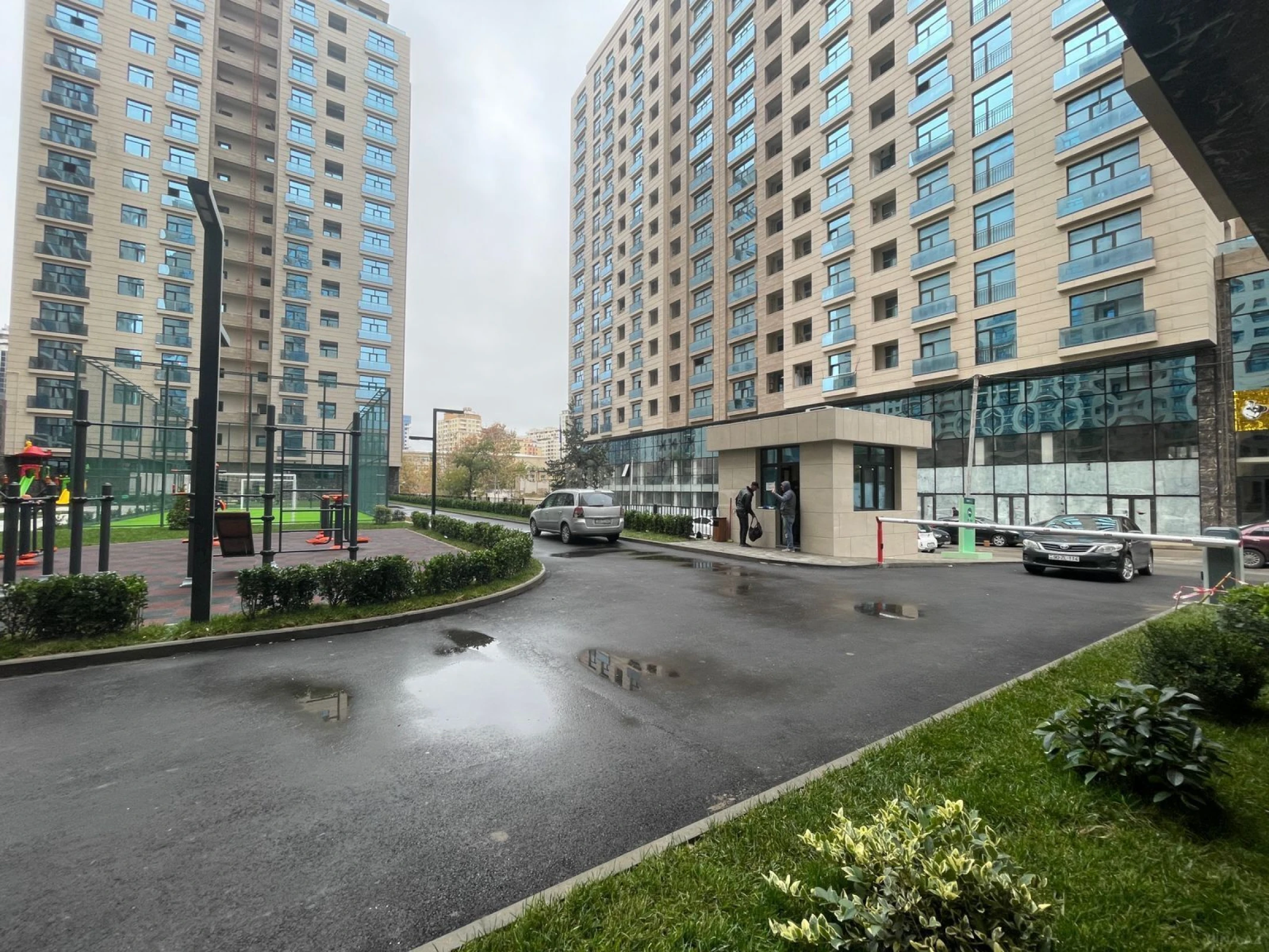 Satılır 3 otaqlı mənzil 121.3 m²