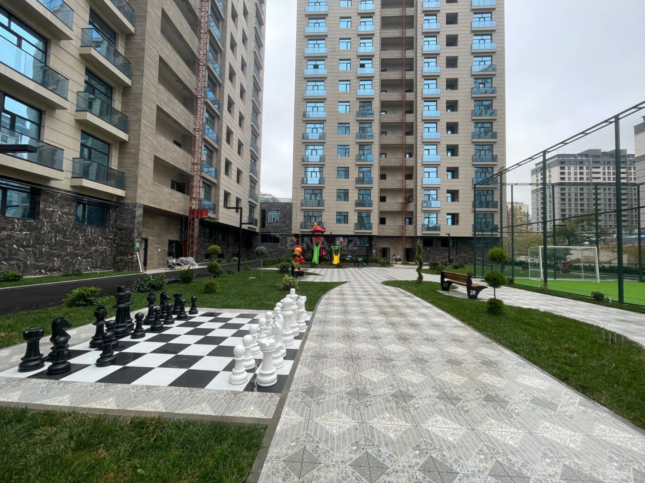 Satılır 3 otaqlı mənzil 121.3 m²